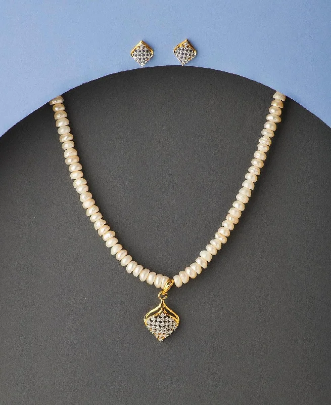 Pretty Stone Studded Pearl Necklace Set