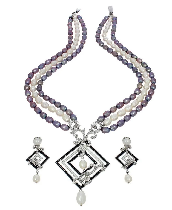 Regal Pearl Necklace Set