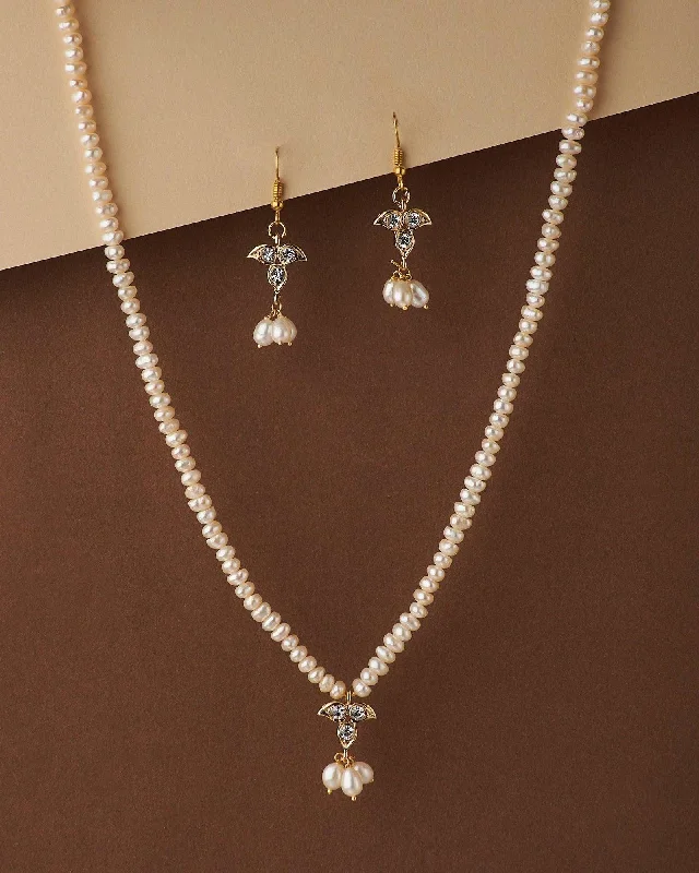 Pretty Pearl Necklace Set